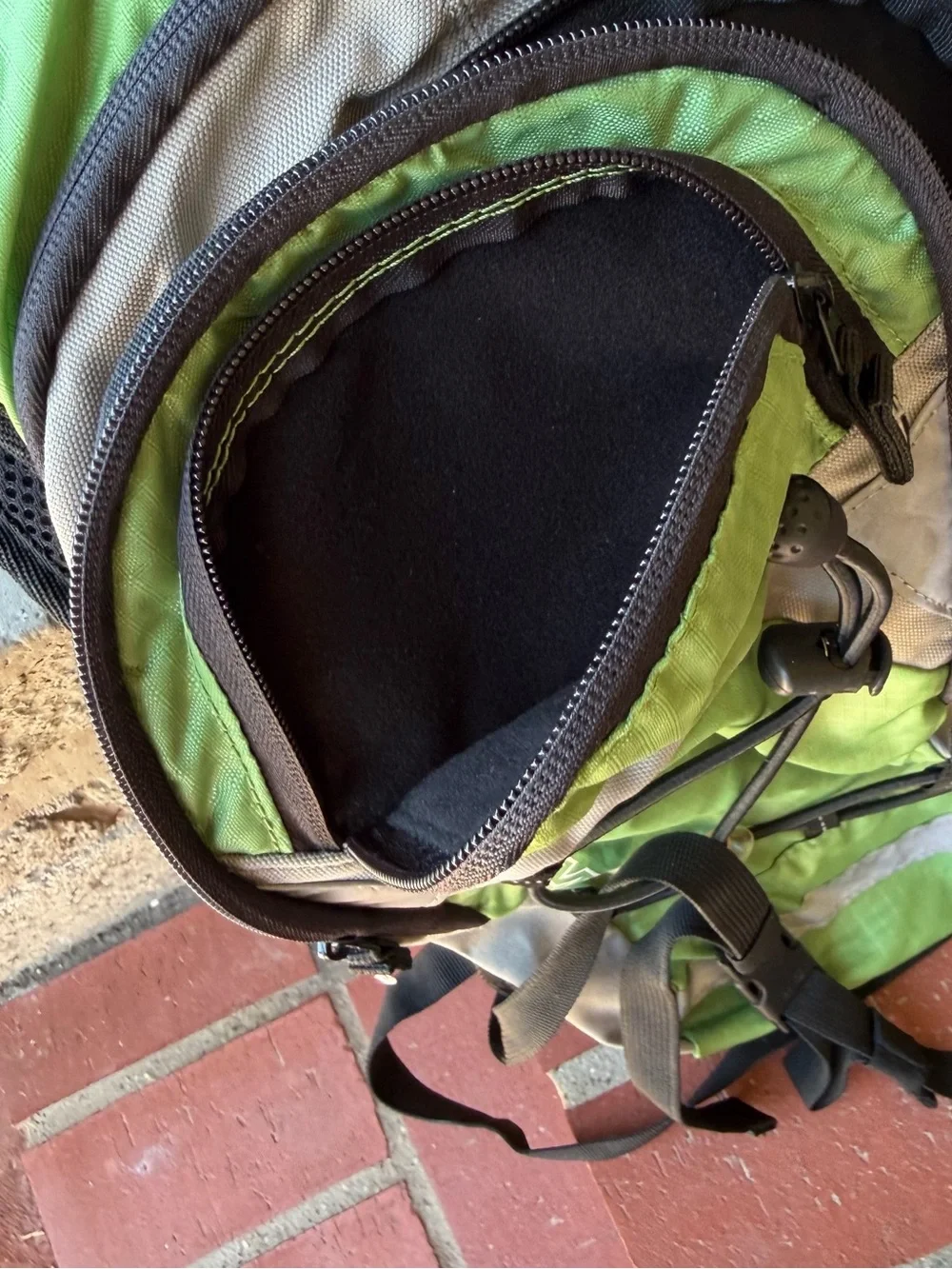 Coleman REVEL 8L Hydration Backpack Daypack EUC